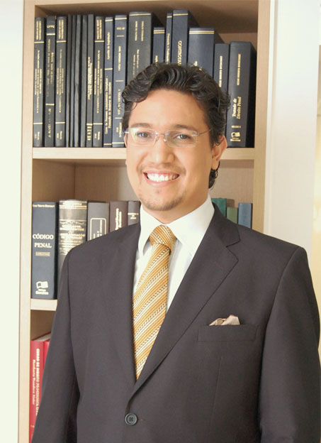 Dr. Carlos Fernando Lopes de Oliveira - Advogado Societário
